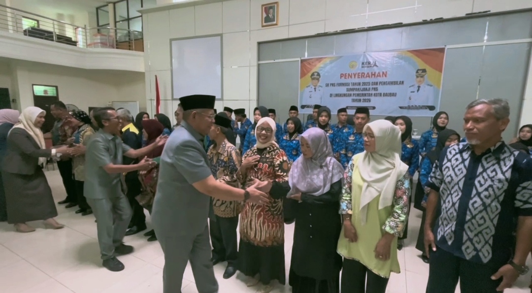 Baubau, penyerahan SK PNS Formasi 2025 dan PNS Purna Tugas 
