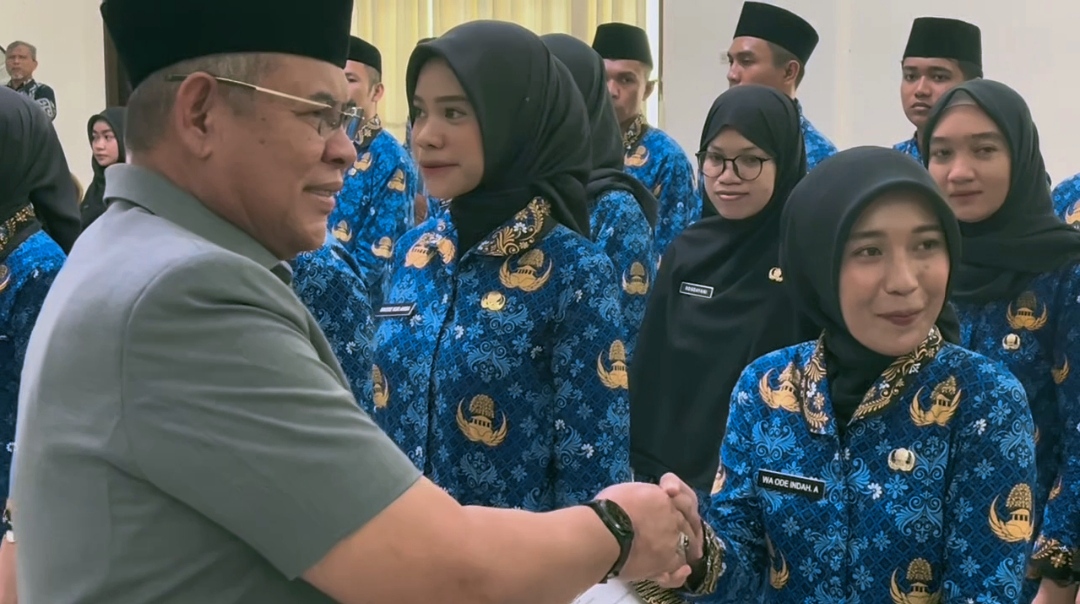 Baubau, penyerahan SK PNS Formasi 2025 dan PNS Purna Tugas lingkup Pemkot Baubau