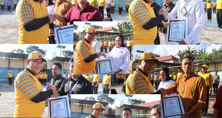 Buton, Kapolres AKBP Ali Rais Ndraha menyerahkan piagam penghargaan kepada insan Pers