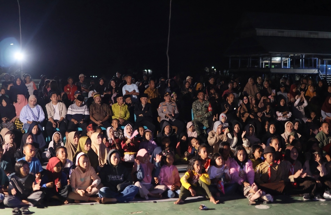 Warga sangat antusias mengikuti CineCamp yang diselenggarakan Seribu Benteng Production di Desa Adat Wabula Kabupaten Buton