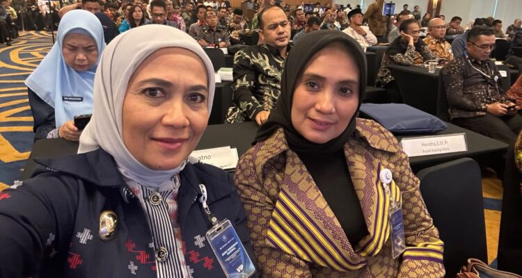 Jakarta, Wakil Walikota Wa Ode Hamsinah Bolu - Kepala Dinas Kelautan dan Perikanan Yulia Widiarti mengikuti rapat koordinasi program Kampung Nelayan Merah Putih
