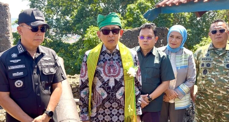 Menteri Kebudayaan, Fadli Zon menyatakan kekagumannya pada Benteng Keraton Buton di Baubau