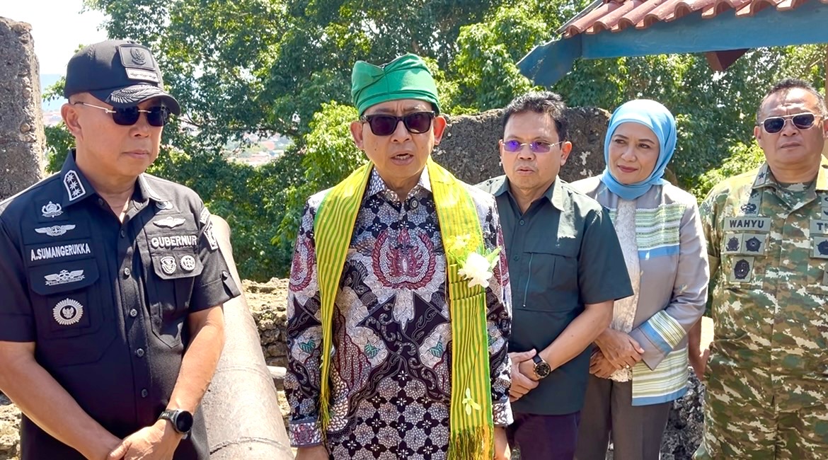 Menteri Kebudayaan, Fadli Zon menyatakan kekagumannya pada Benteng Keraton Buton di Baubau