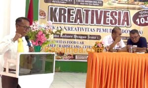 Sekretaris Daerah Kota Baubau, La Ode Darussalam saat membuka Lomba memasak kuliner tradisional yang diselenggarakan Dinas Pendidikan Pemuda dan Olahraga Kota Baubau